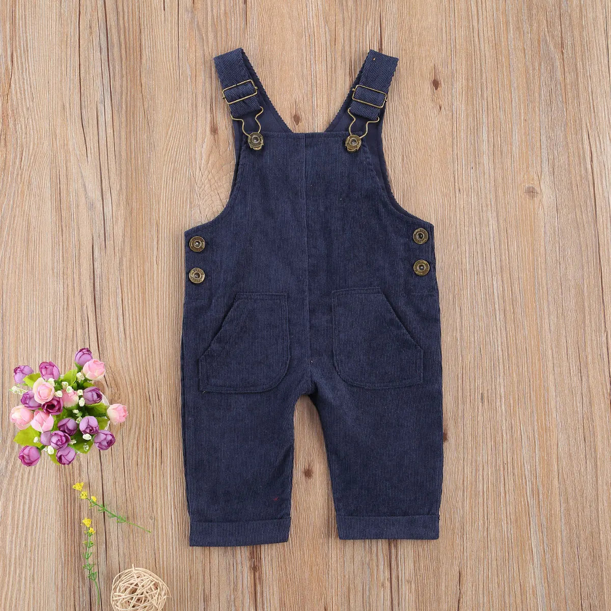 Baby-Overall aus Cord mit Tasche, Strampler